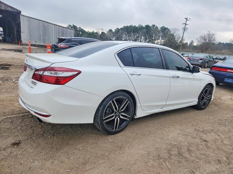 Photo 3 from auction – 2017 HONDA ACCORD with VIN 1HGCR2F15HA163913