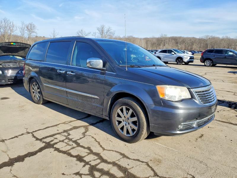 Photo 4 from auction – 2011 CHRYSLER TOWN & COU with VIN 2A4RR8DG7BR782528
