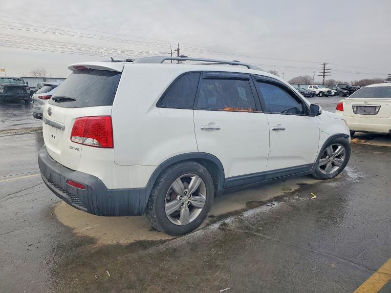 Photo 3 from auction – 2013 KIA SORENTO EX with VIN 5XYKU4A24DG411082