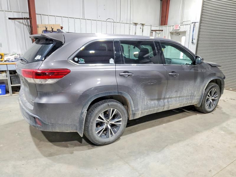 Photo 3 from auction – 2018 TOYOTA HIGHLANDER with VIN 5TDBZRFH1JS872458