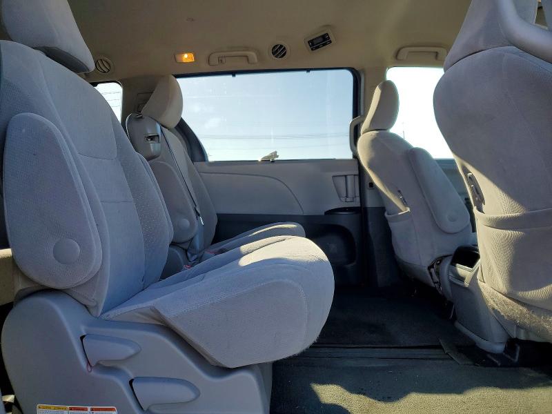 Photo 11 from auction – 2017 TOYOTA SIENNA LE with VIN 5TDKZ3DC5HS849912