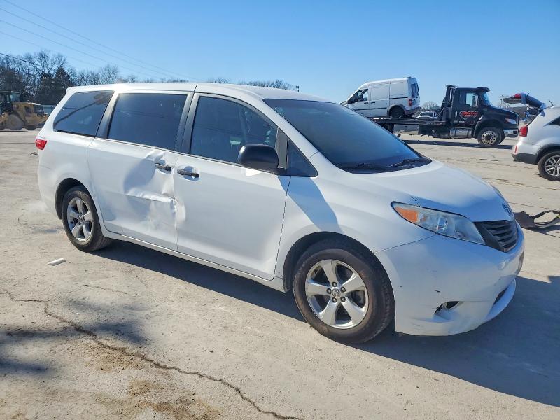 Photo 4 from auction – 2017 TOYOTA SIENNA with VIN 5TDZZ3DC2HS858453