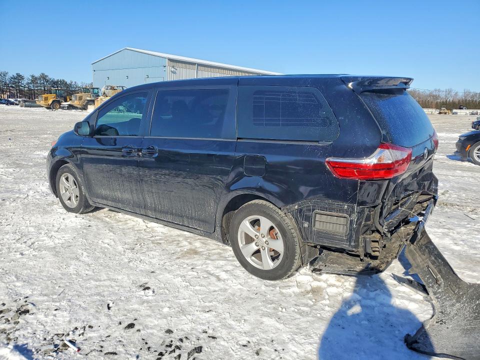 Photo 2 from auction – 2017 TOYOTA SIENNA with VIN 5TDZZ3DC5HS809196