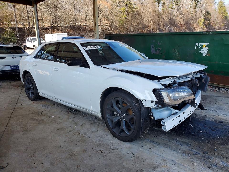 Photo 4 from auction – 2022 CHRYSLER 300 with VIN 2C3CCAAG4NH236745
