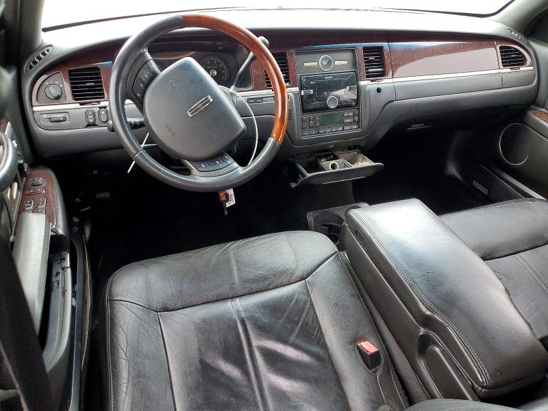 Photo 8 from auction – 2008 LINCOLN TOWN CAR S with VIN 2LNHM82V58X647484