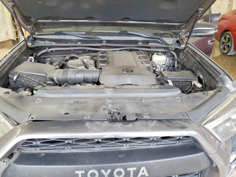 Photo 12 from auction – 2018 TOYOTA 4RUNNER SR with VIN JTEBU5JR8J5497404