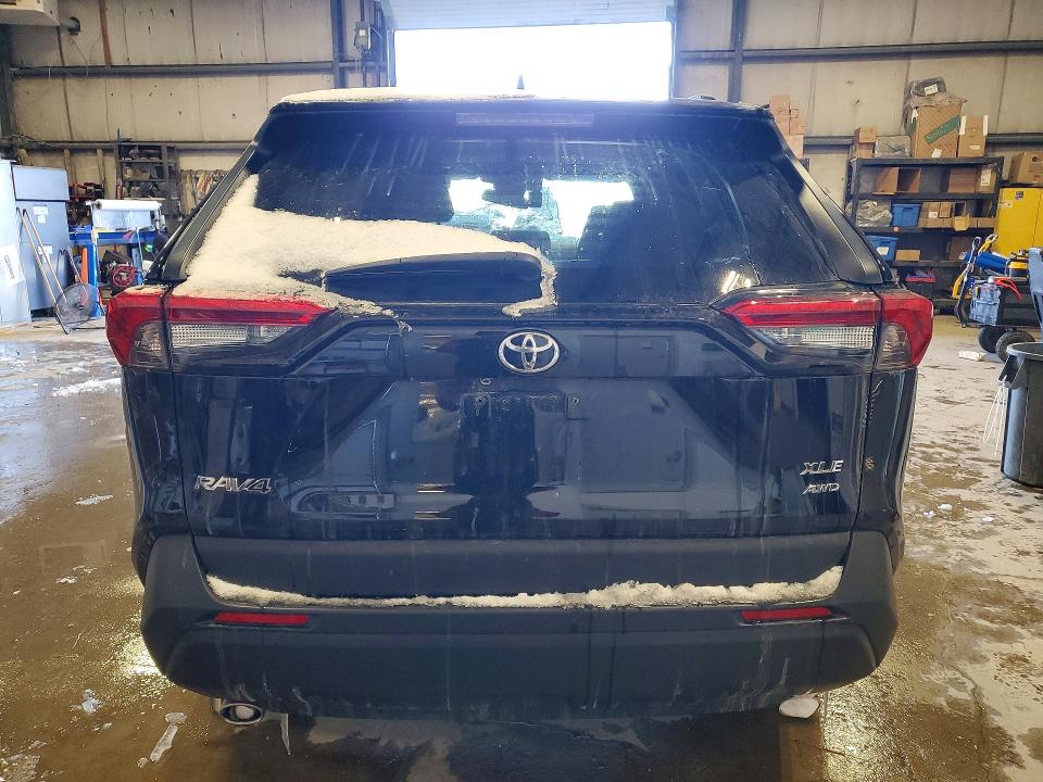 Photo 6 from auction – 2023 TOYOTA RAV4 XLE with VIN 2T3R1RFV0PC331664