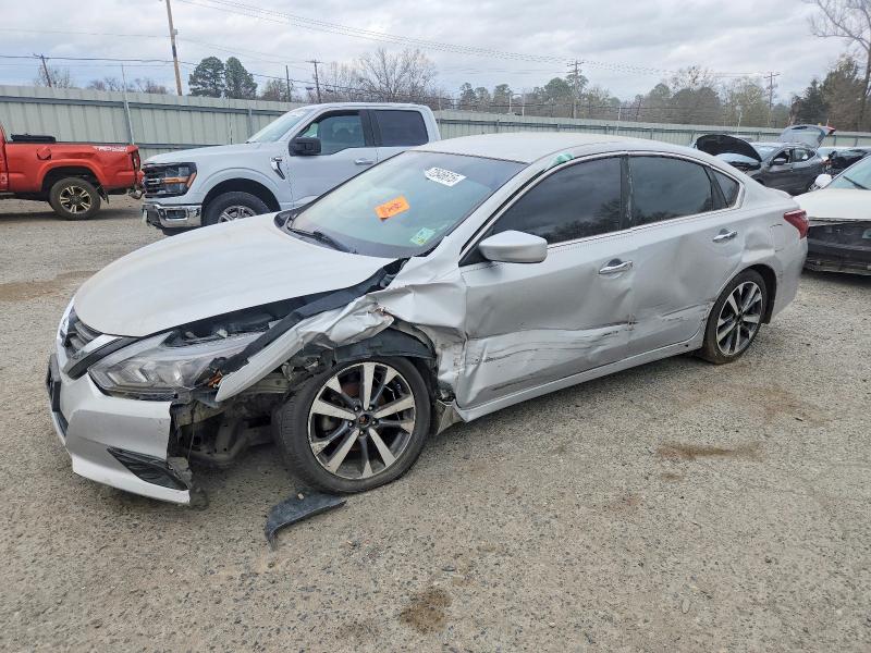 NISSAN ALTIMA 2.5 2017 with VIN 1N4AL3AP7HC263725 - Photo from auction