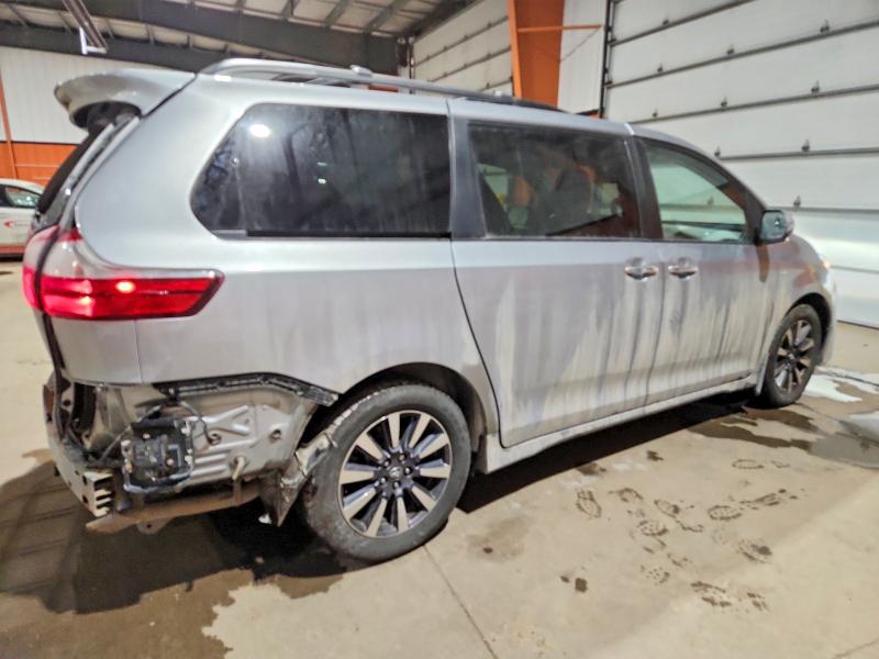 Photo 3 from auction – 2018 TOYOTA SIENNA XLE with VIN 5TDDZ3DC4JS205168