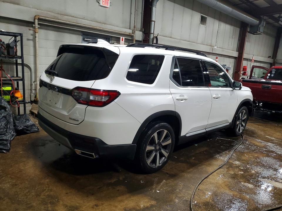 Photo 3 from auction – 2023 HONDA PILOT TOUR with VIN 5FNYG1H73PB053003