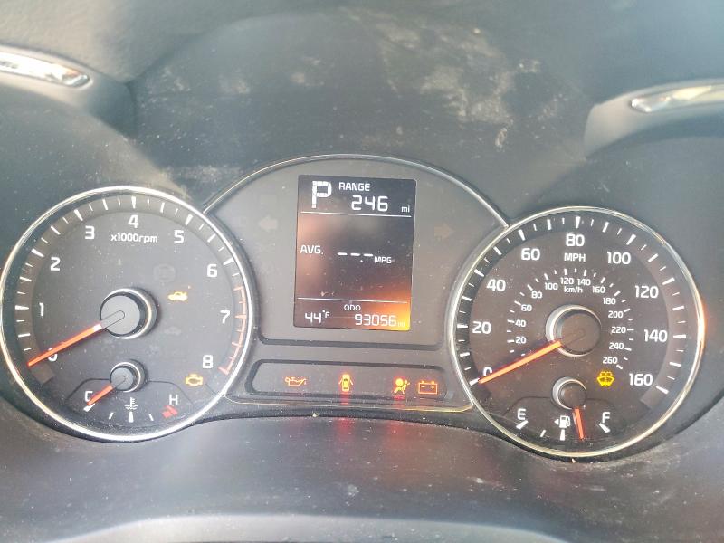 Photo 9 from auction – 2017 KIA FORTE LX with VIN 3KPFK4A71HE038685