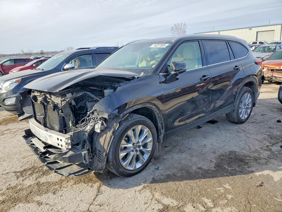 TOYOTA HIGHLANDER 2021 with VIN 5TDDZRBH3MS085112 - Photo from auction