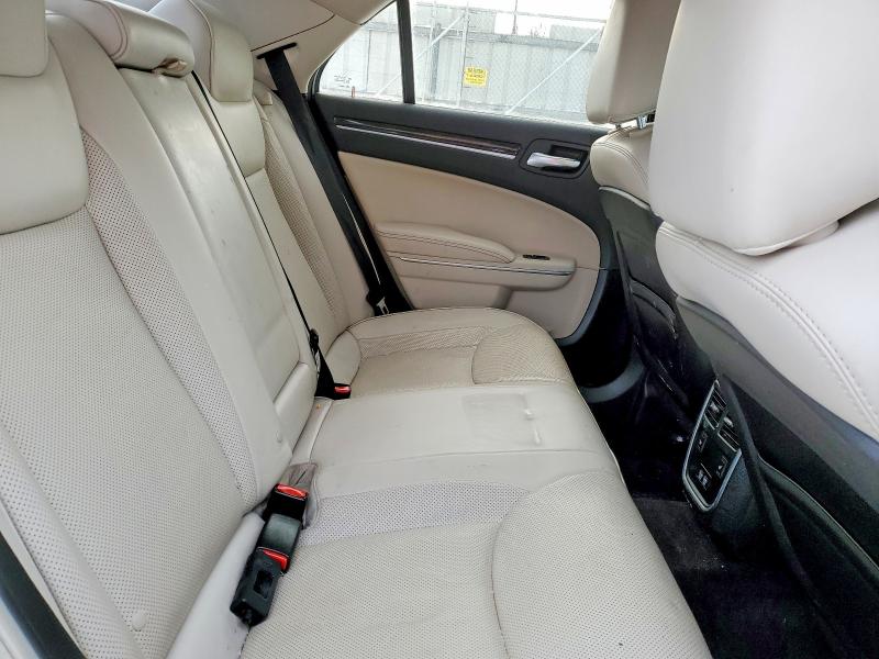 Photo 10 from auction – 2019 CHRYSLER 300 LIMITE with VIN 2C3CCAKG1KH528945