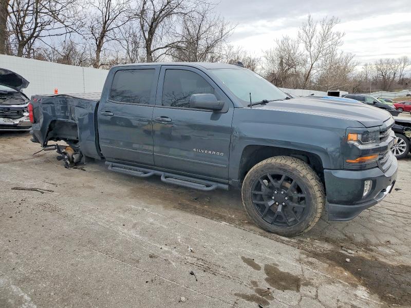 Photo 4 from auction – 2018 CHEVROLET SILVERADO with VIN 3GCUKRECXJG455521