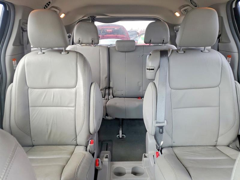 Photo 10 from auction – 2016 TOYOTA SIENNA XLE with VIN 5TDYK3DC0GS696028