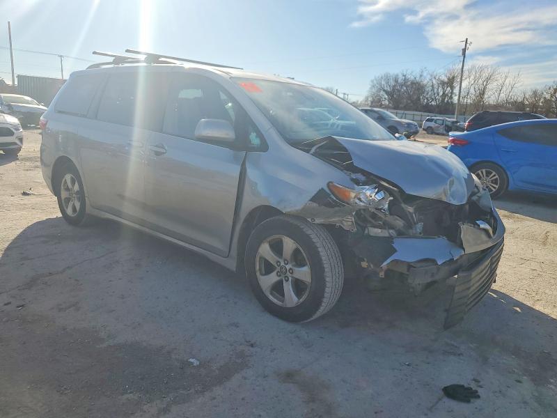 Photo 4 from auction – 2018 TOYOTA SIENNA with VIN 5TDKZ3DC3JS909479
