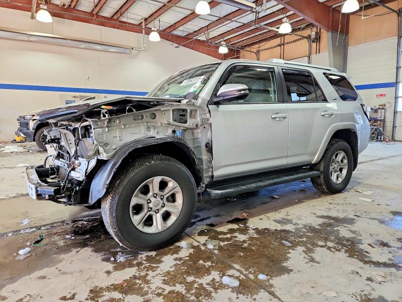 TOYOTA 4RUNNER SR 2017 with VIN JTEBU5JR9H5464504 - Photo from auction