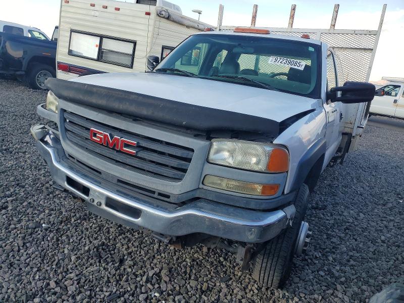 GMC NEW SIERRA 2005 with VIN 1GDJC39205E269462 - Photo from auction