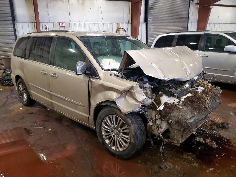 Photo 4 from auction – 2016 CHRYSLER TOWN & COU with VIN 2C4RC1CG5GR194117