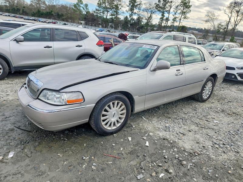 Photo 1 from auction – 2003 LINCOLN TOWN CAR S with VIN 1LNHM82W13Y653607