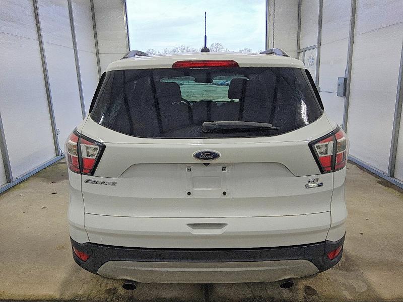 Photo 6 from auction – 2017 FORD ESCAPE SE with VIN 1FMCU9GD1HUB93953