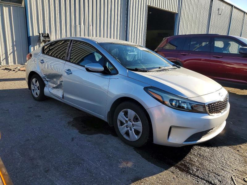 Photo 4 from auction – 2017 KIA FORTE with VIN 3KPFK4A73HE034248
