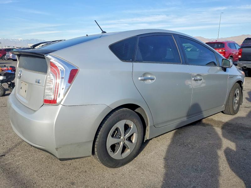 Photo 3 from auction – 2015 TOYOTA PRIUS with VIN JTDKN3DU5F0437557