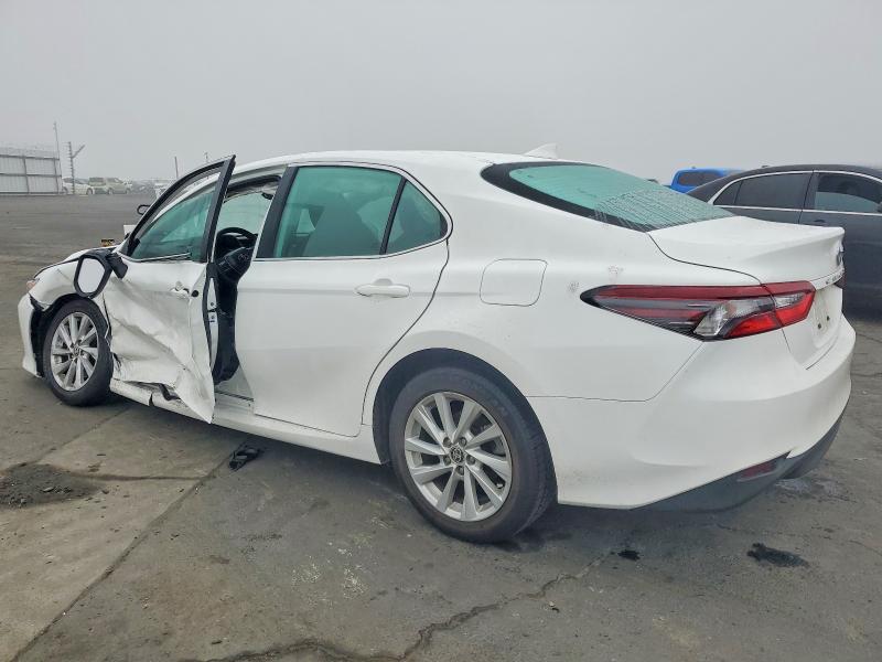 Photo 2 from auction – 2022 TOYOTA CAMRY with VIN 4T1C11AK7NU031158
