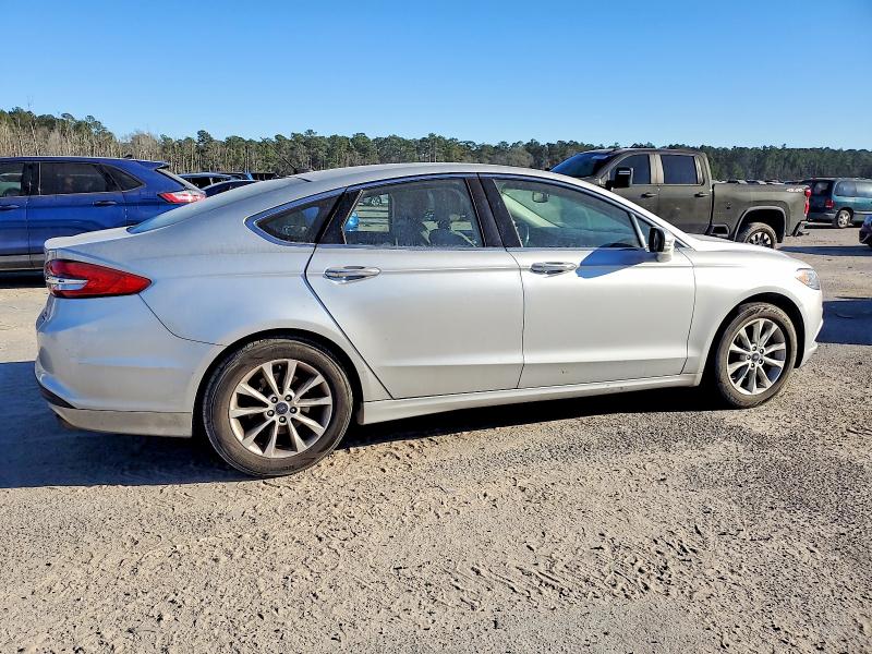 Photo 3 from auction – 2017 FORD FUSION SE with VIN 3FA6P0HD6HR114728