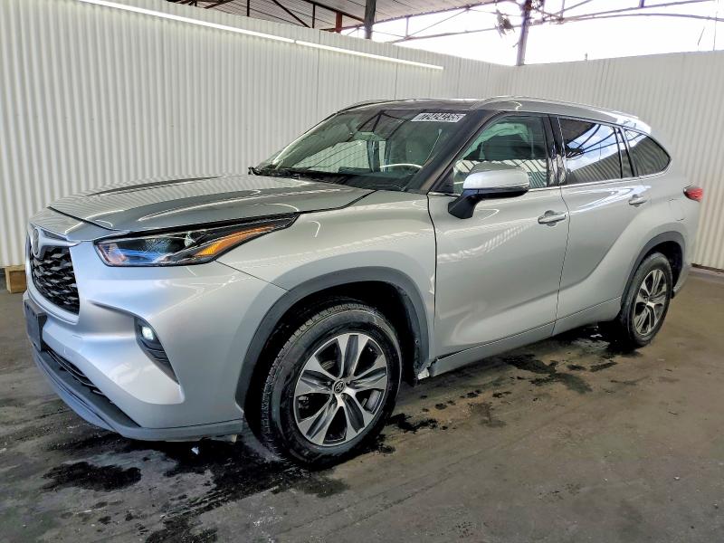 TOYOTA HIGHLANDER 2022 with VIN 5TDGZRAH3NS543148 - Photo from auction