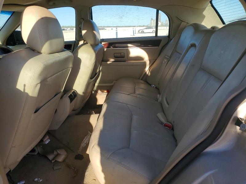 Photo 10 from auction – 2010 LINCOLN TOWN CAR S with VIN 2LNBL8CV5AX622145