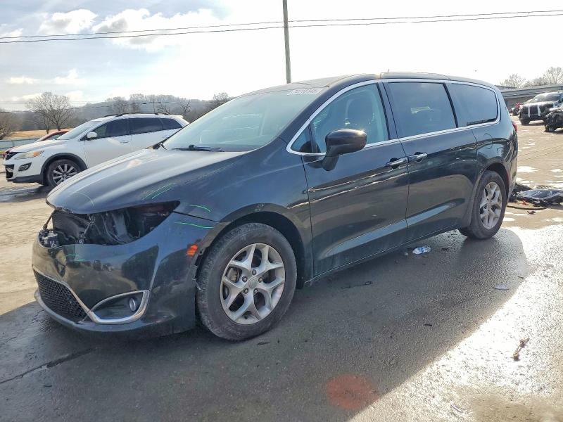 CHRYSLER PACIFICA 2018 with VIN 2C4RC1FG2JR117045 - Photo from auction