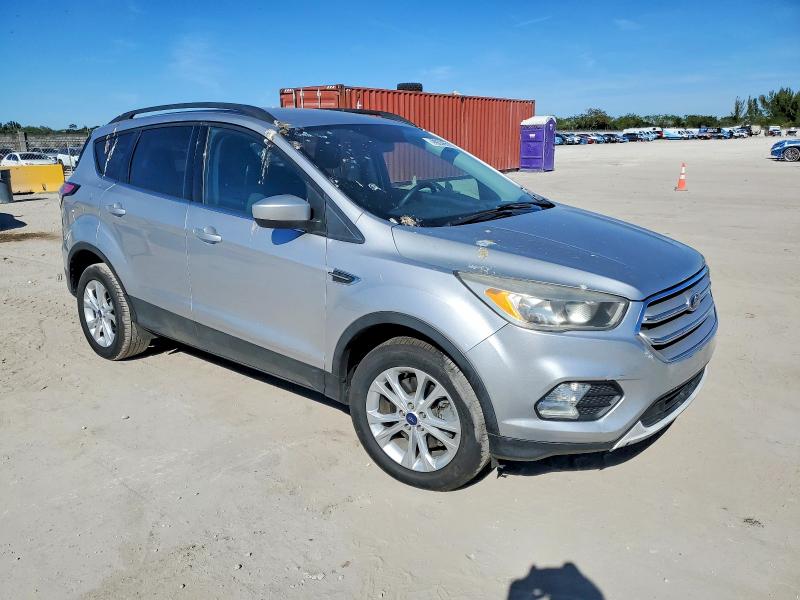 Photo 4 from auction – 2018 FORD ESCAPE SE with VIN 1FMCU9GD3JUC61191