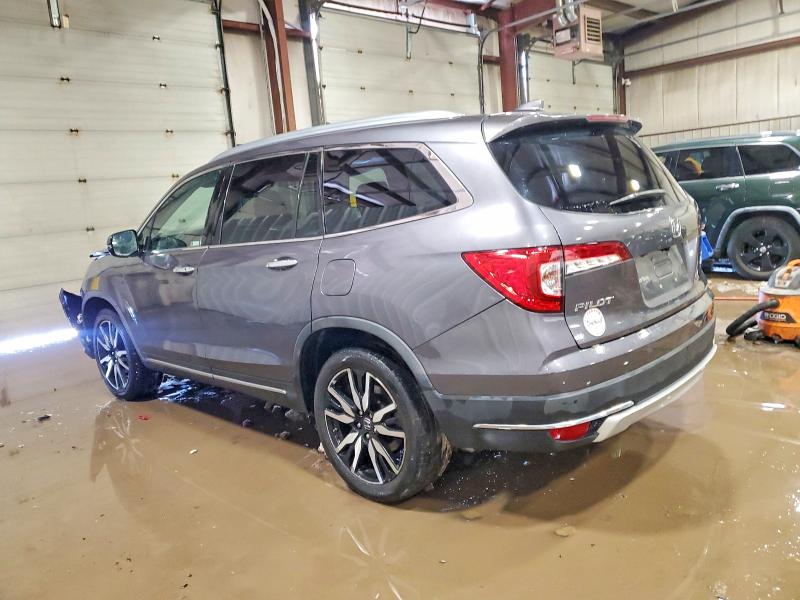 Photo 2 from auction – 2019 HONDA PILOT TOUR with VIN 5FNYF6H65KB014297