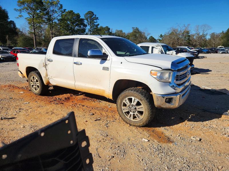 Photo 4 from auction – 2015 TOYOTA TUNDRA with VIN 5TFAW5F10FX457519