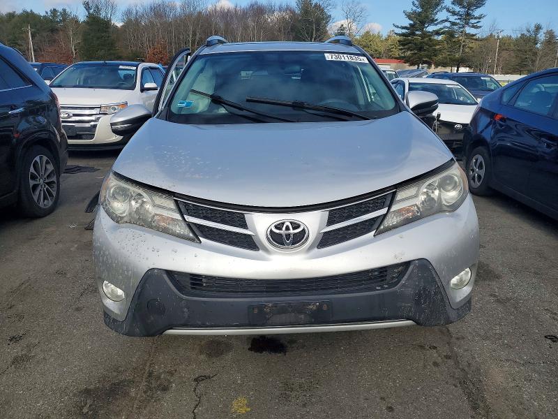 Photo 5 from auction – 2015 TOYOTA RAV4 XLE with VIN JTMRFREV4FD143730