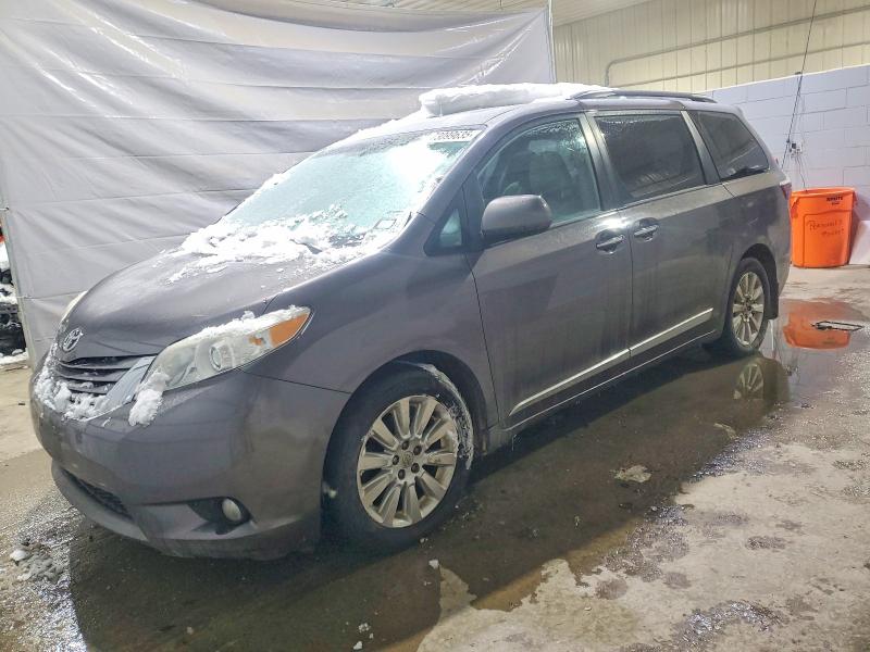 Photo 1 from auction – 2015 TOYOTA SIENNA XLE with VIN 5TDDK3DC1FS117321