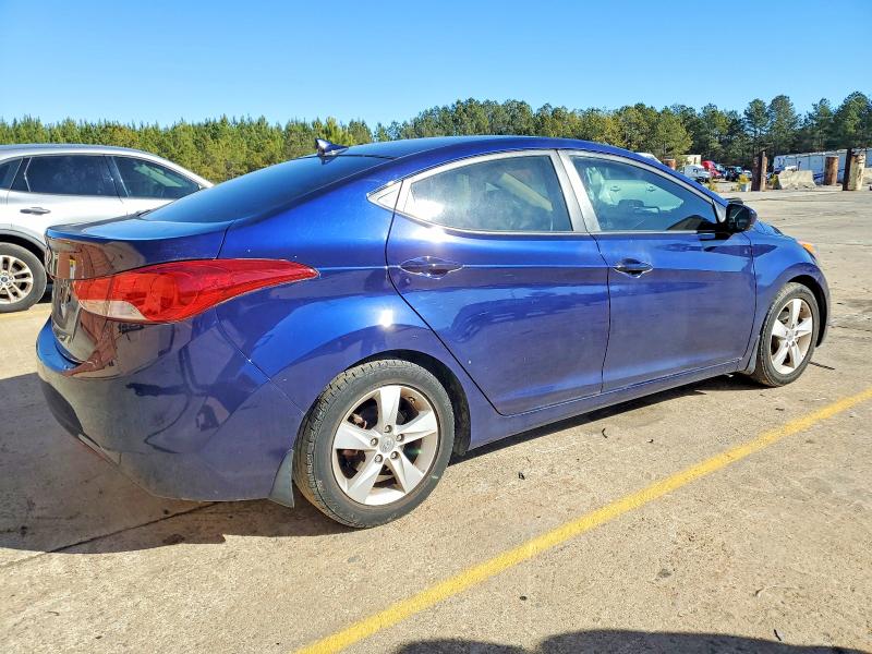Photo 3 from auction – 2013 HYUNDAI ELANTRA GL with VIN 5NPDH4AE2DH372587