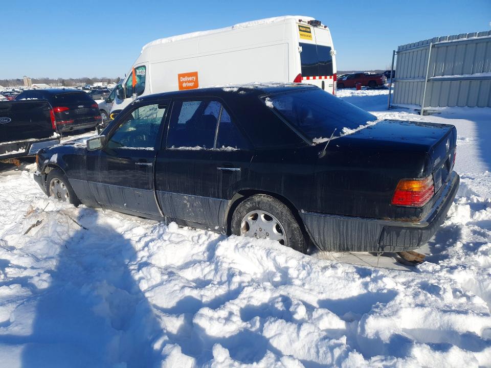 Снимка 2 от търг – 1992 MERCEDES-BENZ 400 E с VIN WDBEA34E9NB796686