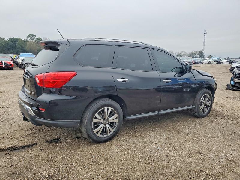 Photo 3 from auction – 2017 NISSAN PATHFINDER with VIN 5N1DR2MMXHC636060