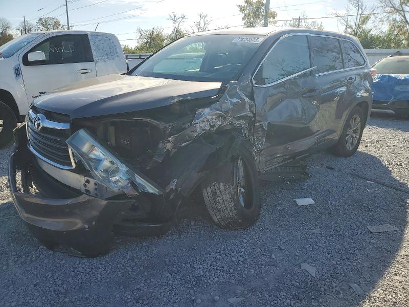 TOYOTA HIGHLANDER 2015 with VIN 5TDZKRFH2FS082001 - Photo from auction