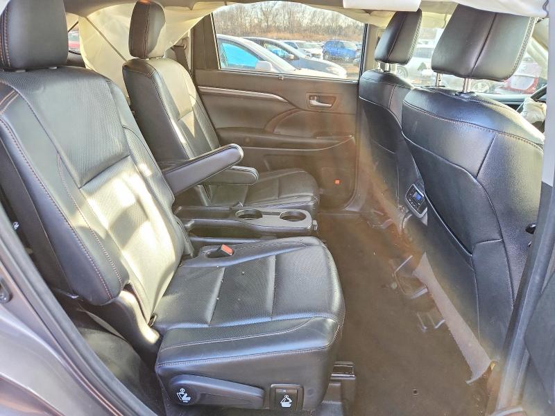 Photo 11 from auction – 2017 TOYOTA HIGHLANDER with VIN 5TDDGRFH5HS027332