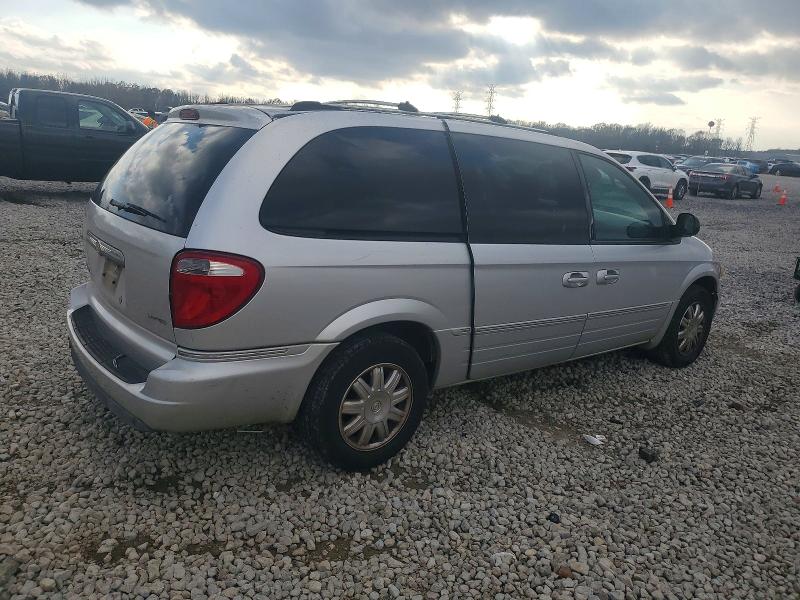Photo 3 from auction – 2005 CHRYSLER TOWN & COU with VIN 2C8GP64L95R457256