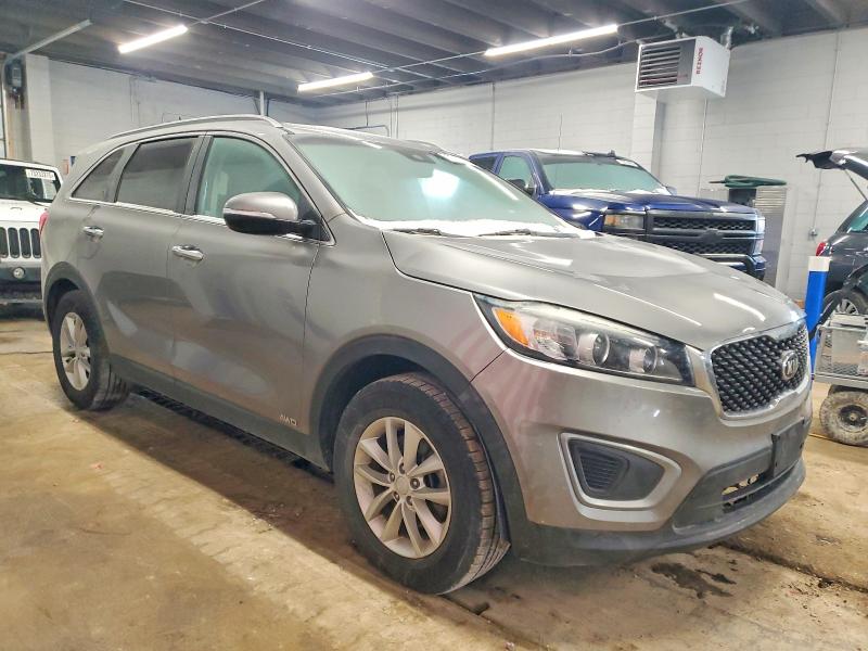 Photo 4 from auction – 2017 KIA SORENTO LX with VIN 5XYPGDA32HG294825