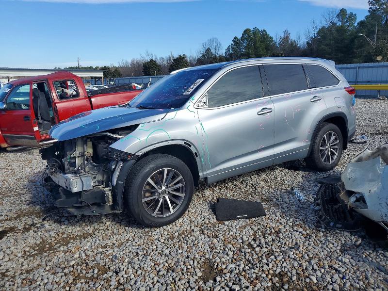 TOYOTA HIGHLANDER 2018 with VIN 5TDJZRFH5JS496617 - Photo from auction