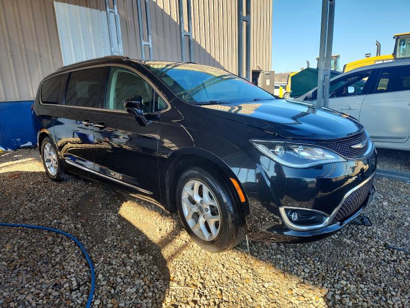 Photo 4 from auction – 2017 CHRYSLER PACIFICA with VIN 2C4RC1EG0HR844826
