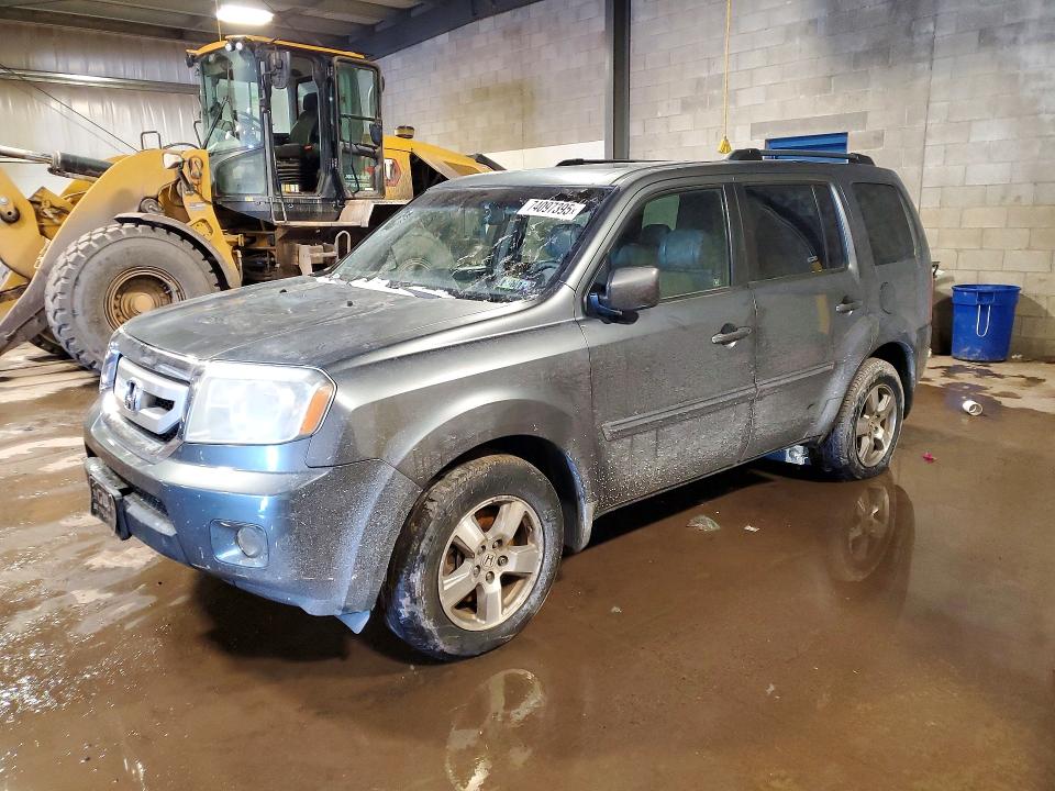 HONDA PILOT EXL 2010 with VIN 5FNYF4H56AB027652 - Photo from auction