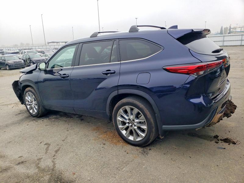 Photo 2 from auction – 2022 TOYOTA HIGHLANDER with VIN 5TDDZRBH5NS175332