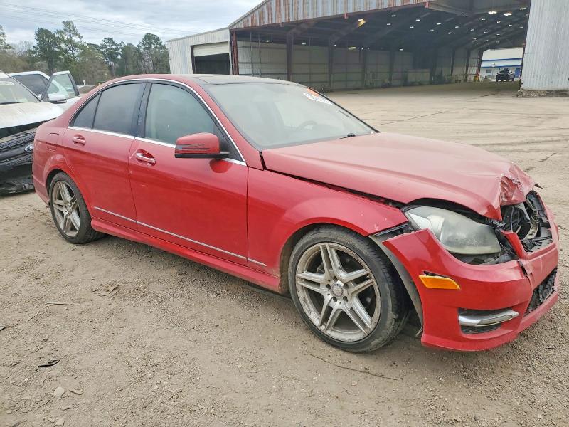 Photo 4 from auction – 2014 MERCEDES-BENZ C CLASS with VIN WDDGF4HB7EA961664