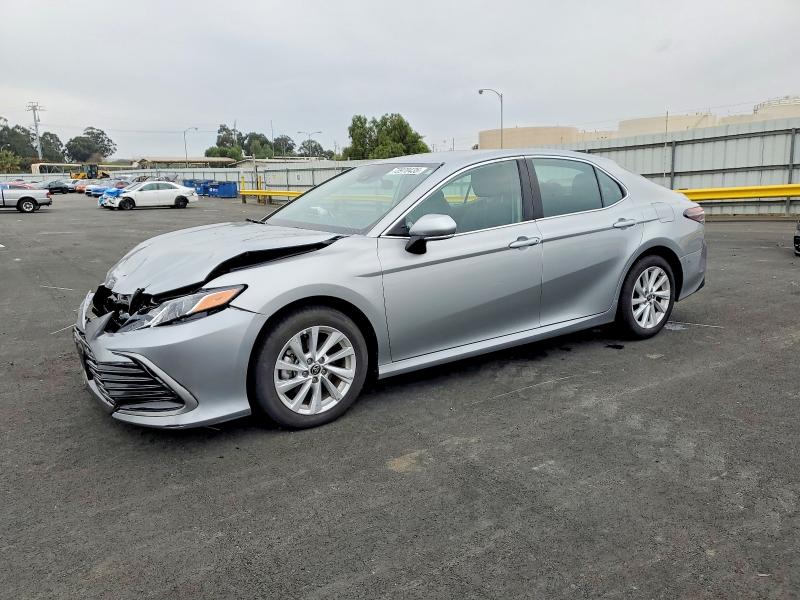 TOYOTA CAMRY LE 2024 with VIN 4T1C11AK2RU226476 - Photo from auction